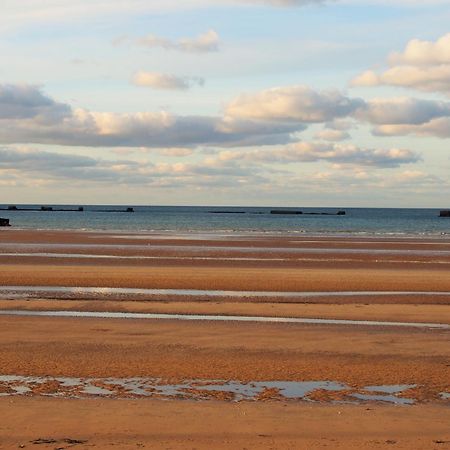 Gites Bord De Mer: Beachfront Apartments near Arromanches Saint-Come-de-Fresne Exterior photo