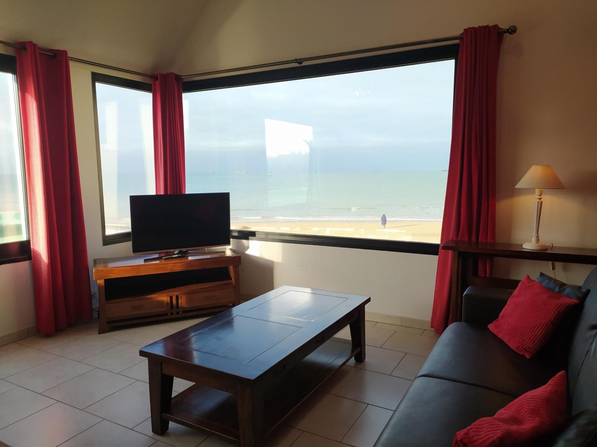 Gites Bord De Mer: Beachfront Apartments near Arromanches Saint-Come-de-Fresne Exterior photo