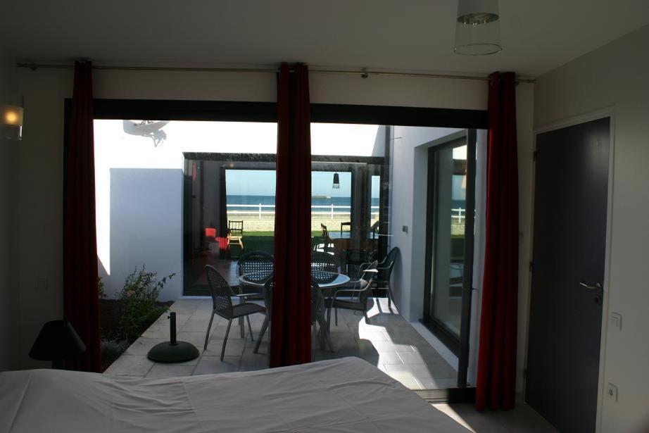 Gites Bord De Mer: Beachfront Apartments near Arromanches Saint-Come-de-Fresne Exterior photo
