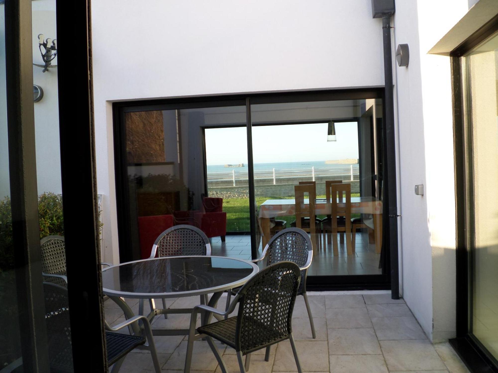 Gites Bord De Mer: Beachfront Apartments near Arromanches Saint-Come-de-Fresne Exterior photo
