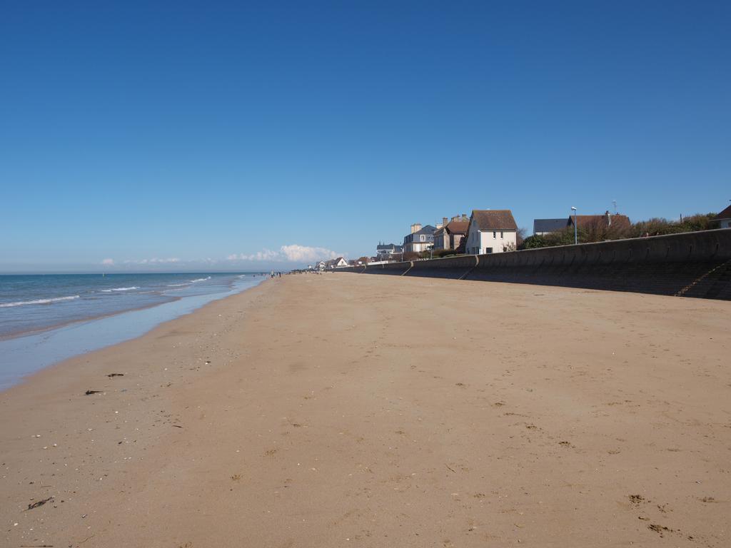 Gites Bord De Mer: Beachfront Apartments near Arromanches Saint-Come-de-Fresne Exterior photo