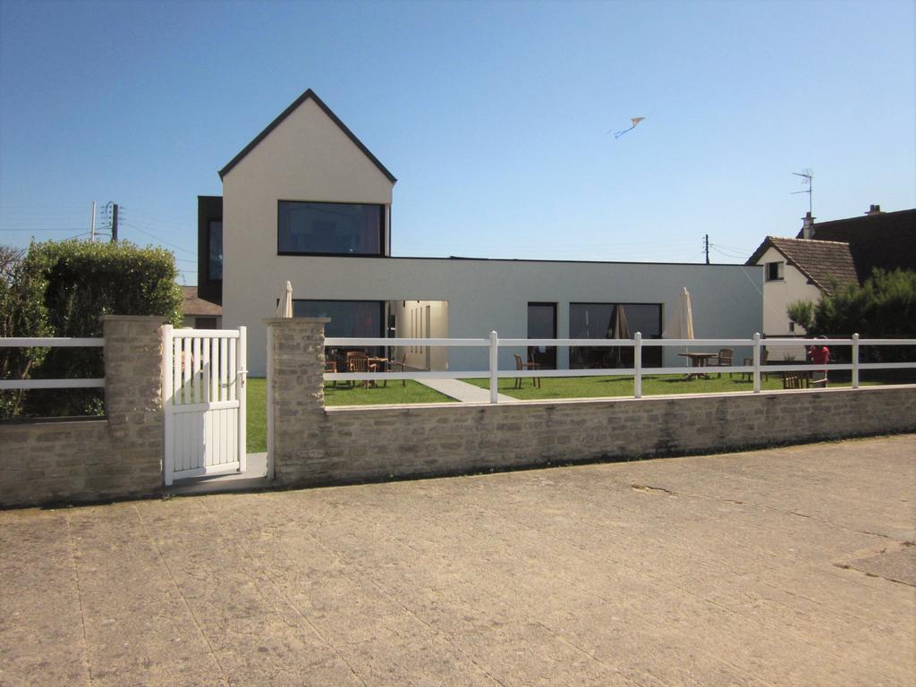 Gites Bord De Mer: Beachfront Apartments near Arromanches Saint-Come-de-Fresne Exterior photo